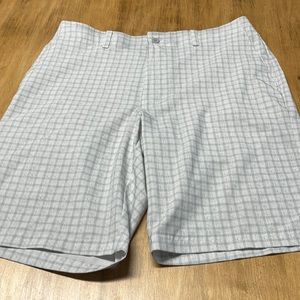 Men’s golf shorts